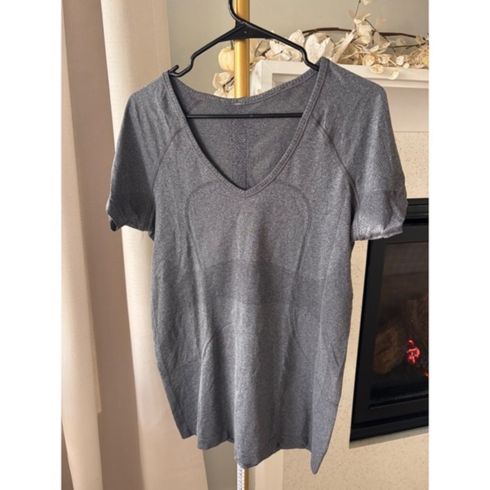 Lululemon Women's Grey‎ V-Neck Short Sleeve Seamless- swiftly- 10